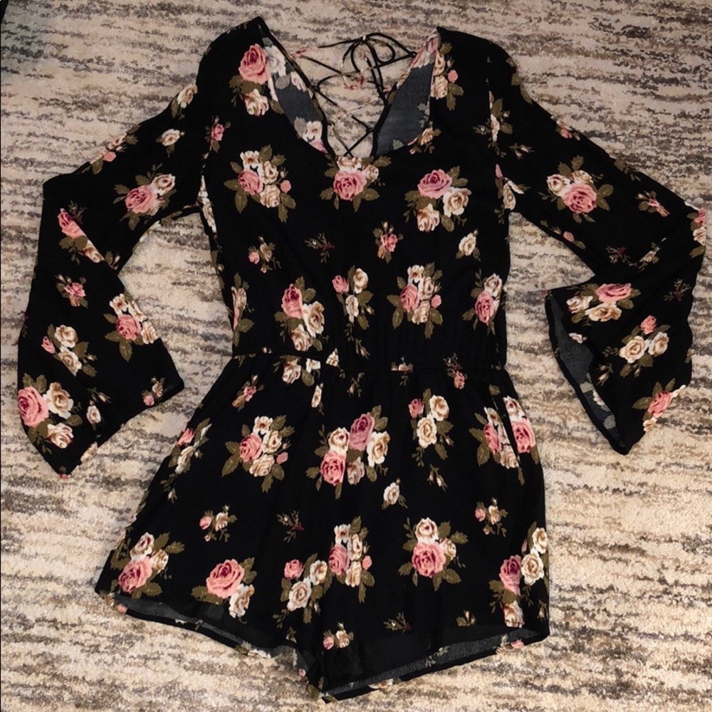 Pretty floral/black romper
